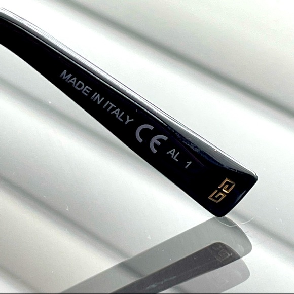 New Unisex Givenchy Sunglasses - Picture 9 of 14